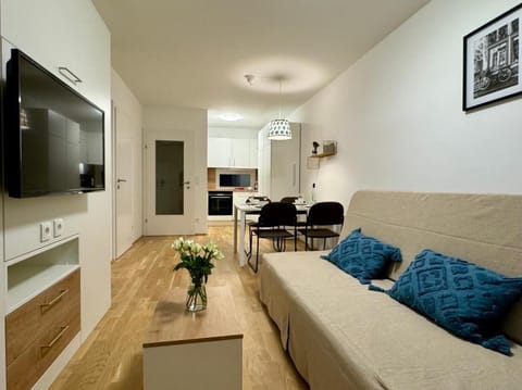 Reload by BestChoice - Parking - Self Check-in Condo in Graz
