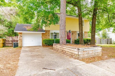 Private Pool & Yard Mins to Dining & University House in Mobile