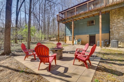 McGaheysville Vacation Rental Yard and Fire Pit! House in Massanutten