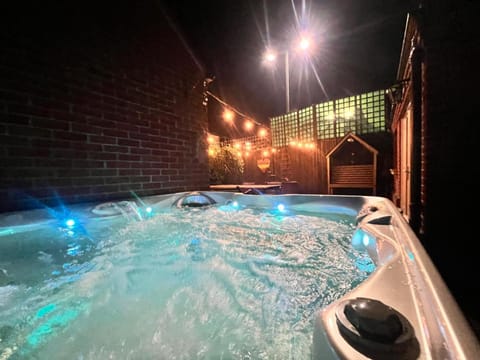 Hot Tub, Hot Tub