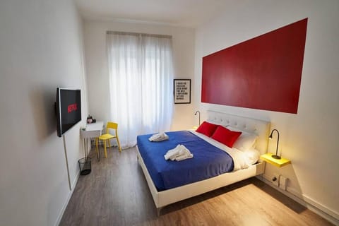 Bed, TV and multimedia, Photo of the whole room, Bedroom