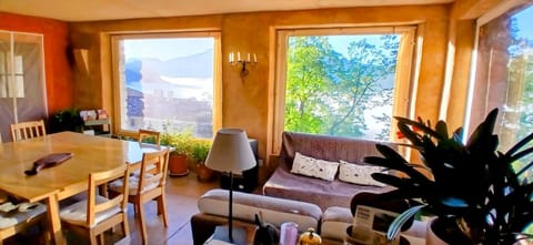 Communal lounge/ TV room, Seating area, Dining area, Communal kitchen