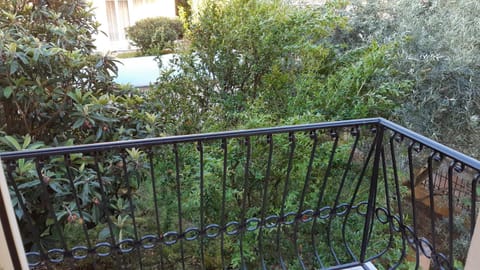 Balcony/Terrace, Garden view