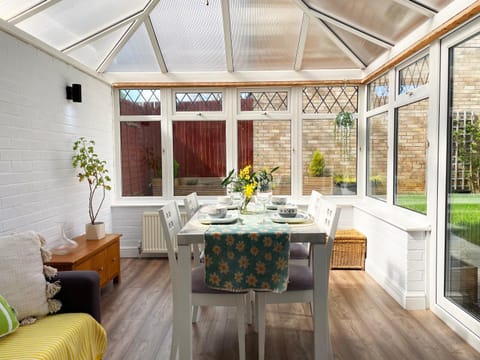 Seating area, Dining area, Garden view