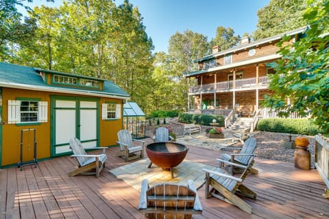 Family Getaway Georgia Cabin with Outdoor Hot Tub House in White County