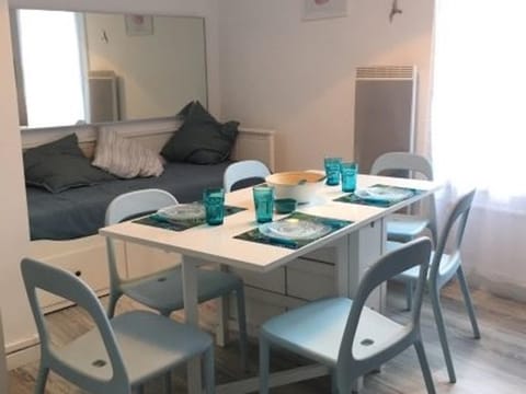 Appartement Blonville-sur-Mer, 2 pièces, 4 personnes - FR-1-712-31 Condo in Blonville-sur-Mer