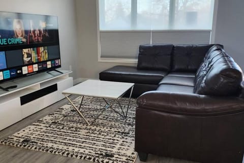 Chesskings Executive Suite - 3 Bedrooms Apartment in Winnipeg