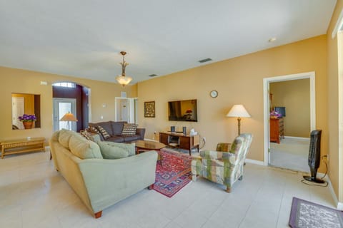Relaxing Kissimmee Escape on Lake with Private Pool! Haus in Poinciana