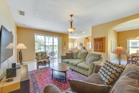 Relaxing Kissimmee Escape on Lake with Private Pool! Casa in Poinciana