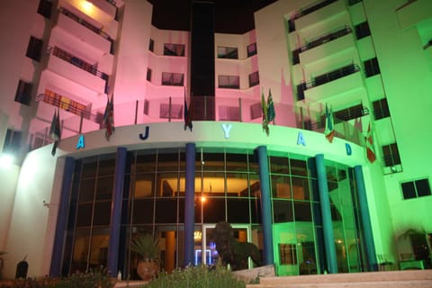 Property building, Facade/entrance, Night