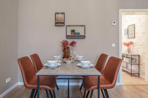 Dining area, Food