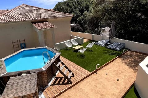 Property building, Garden, Balcony/Terrace, Swimming pool