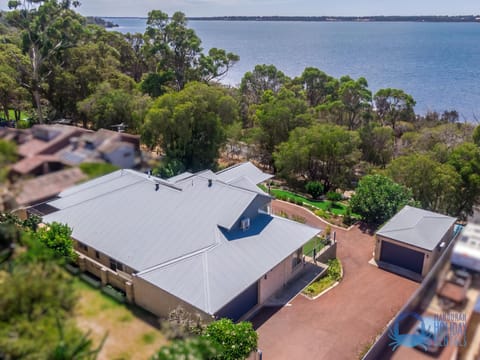 Rest & Recharge in Bouvard House in Mandurah