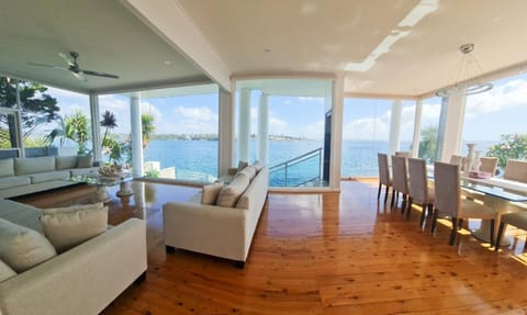 Natural landscape, View (from property/room), Balcony/Terrace, Living room, Seating area, Dining area, Sea view