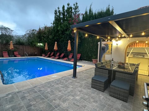 Summer, Kitchen or kitchenette, Swimming pool