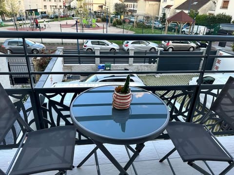 Appartement à 15min de paris Apartment in Drancy