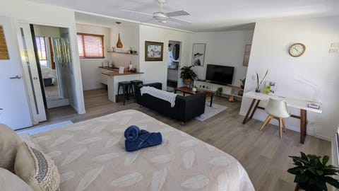 'Stay in Carrara' A private guest suite not a share house Chambre d’hôte in Gold Coast