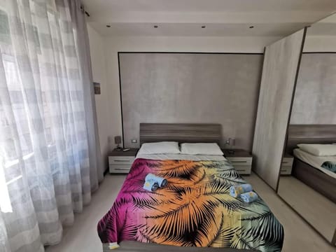 Bed, Photo of the whole room, Bedroom, wardrobe, air conditioner