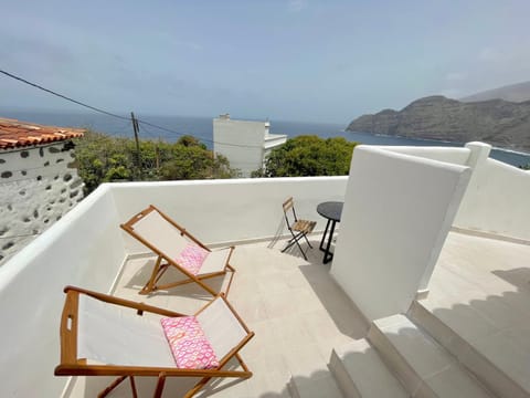 View (from property/room), Balcony/Terrace, Mountain view, Sea view, sunbed