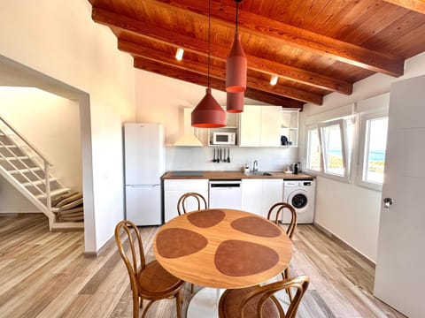 Dining area, kitchen