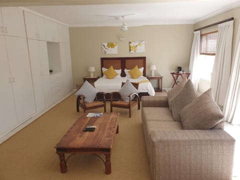 Ingwe Manor Guesthouse Bed and Breakfast in Margate