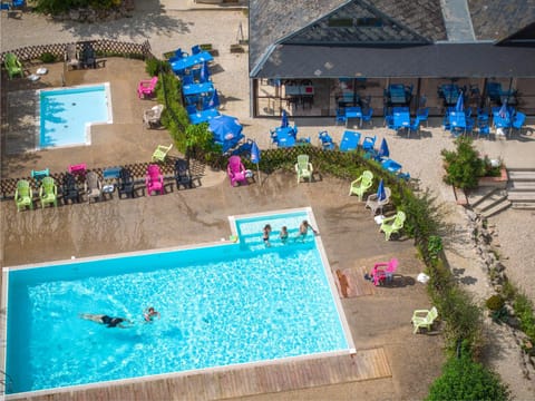 Day, Swimming pool, sunbed