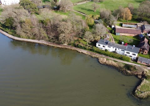 Brooklands Farm Hamble River Apartment with river frontage and garden Apartment in Fareham District