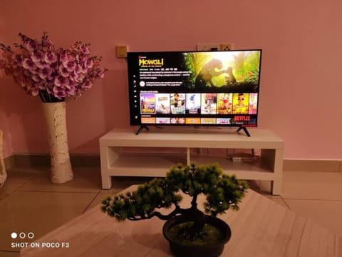HP402- Two Bedroom Apartment- Wifi- Netflix- Parking- Cyberjaya -New, 3061 Condo in Putrajaya