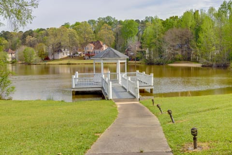 Quaint Fayetteville Vacation Rental with Lake Access House in Fayetteville