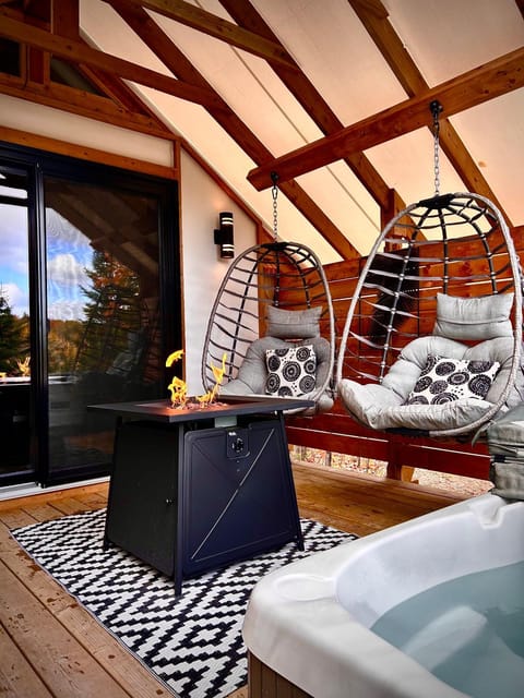 Hot Tub, Balcony/Terrace, fireplace