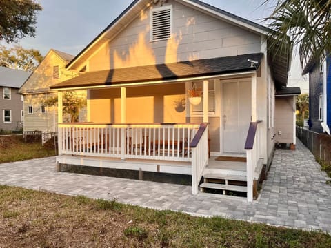 Lovely Guesthouse in the Up-and-Coming Springfield Bed and Breakfast in Jacksonville