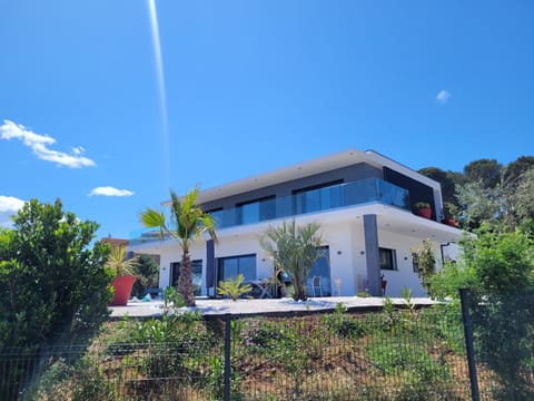 Très belle villa neuve 12 personnes, clim, piscine, dans le golfe de St-Tropez Villa in Roquebrune-sur-Argens