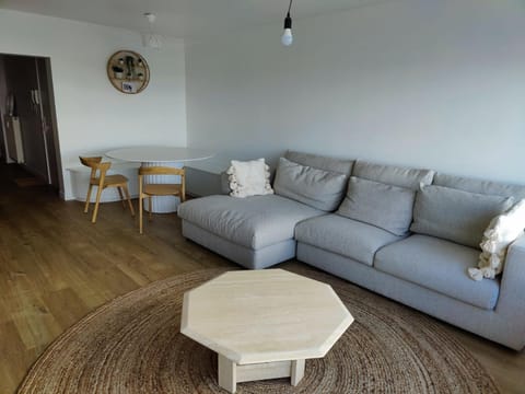 Seaview Heist: 3-Bedroom Flat by the Beach Apartment in Knokke-Heist