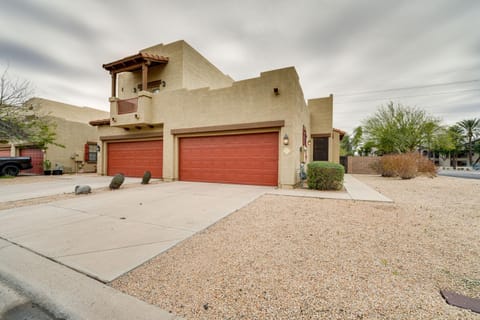 Cozy Arizona Retreat with Patio, Grill and Pool Access House in Mesa