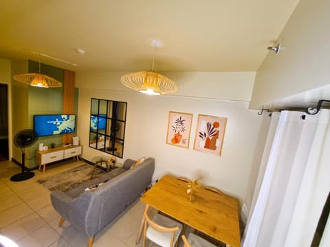 Luxury 2bedroom Flat with Private Balcony Condo in Mandaluyong