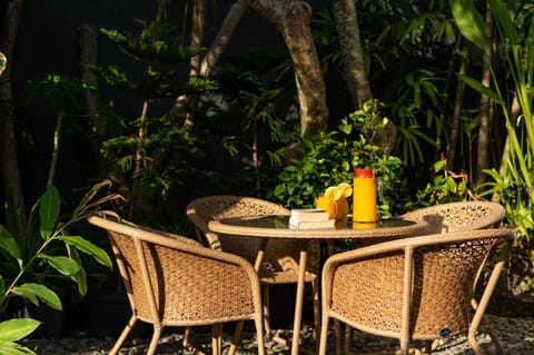 Garden, Dining area, Garden view, Breakfast, Drinks