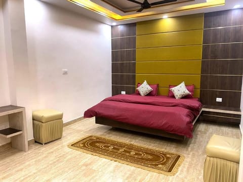 4 Bedroom villa on Ganges with modern amenities Villa in Rishikesh