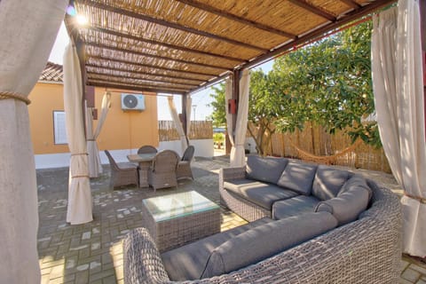 Patio, Day, Garden, Seating area