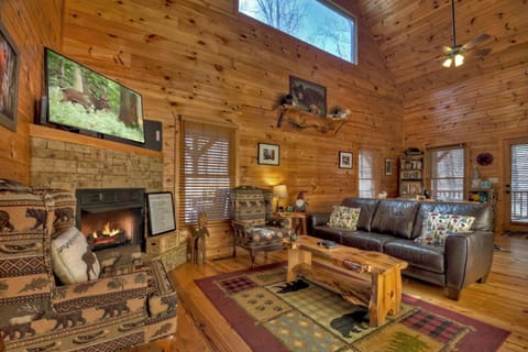 Cardinals Crossing Mountain view hot tub pet-friendly firepit Chalet in Union County