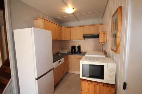 Kitchen or kitchenette, dishwasher, oven, pet friendly, stove, toaster