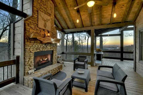 Firefly Retreat Rustic chic outdoor living and gorgeous mountain views Chalet in Blue Ridge Lake