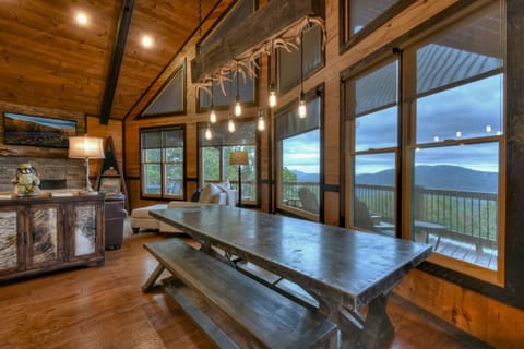 Skyfall Sweeping mountain views gas fireplace hot tub Villa in Tennessee