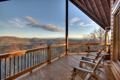 Skyfall Sweeping mountain views gas fireplace hot tub Villa in Tennessee