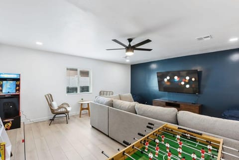 5BD Pool Game Room and Casita For Family Fun House in Tempe