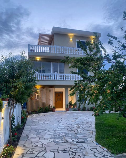 Villa Kanto (Holiday apartments and rooms) Bed and Breakfast in Vlorë