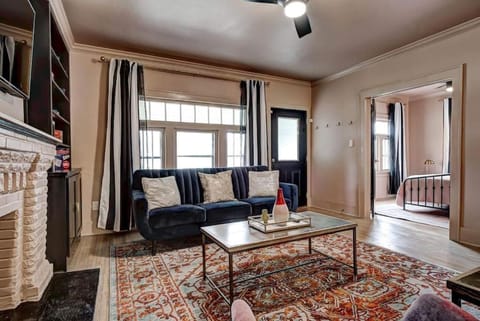 Boho Glam Bungalow mins away Western Ave Districts Haus in Oklahoma City