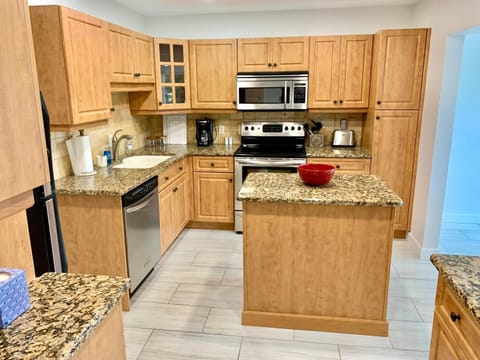 Newly remodeled 2br, 2ba condo in Naples Bath and Tennis Apartment in Naples