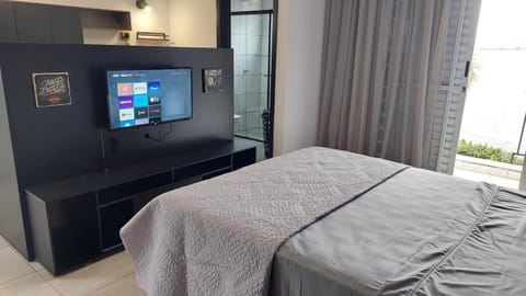 Bed, TV and multimedia, Bedroom