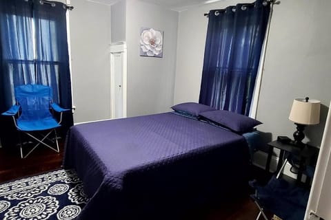 Comfortable 3 bedroom home with private parking! Alojamiento y desayuno in Elmira