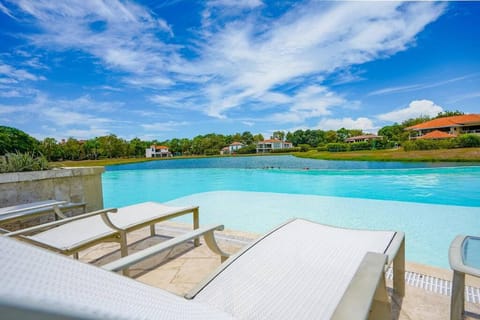 Laguna Lake House - Private Pool - King Bed - Sleeps 14 Villa in Rio Hato